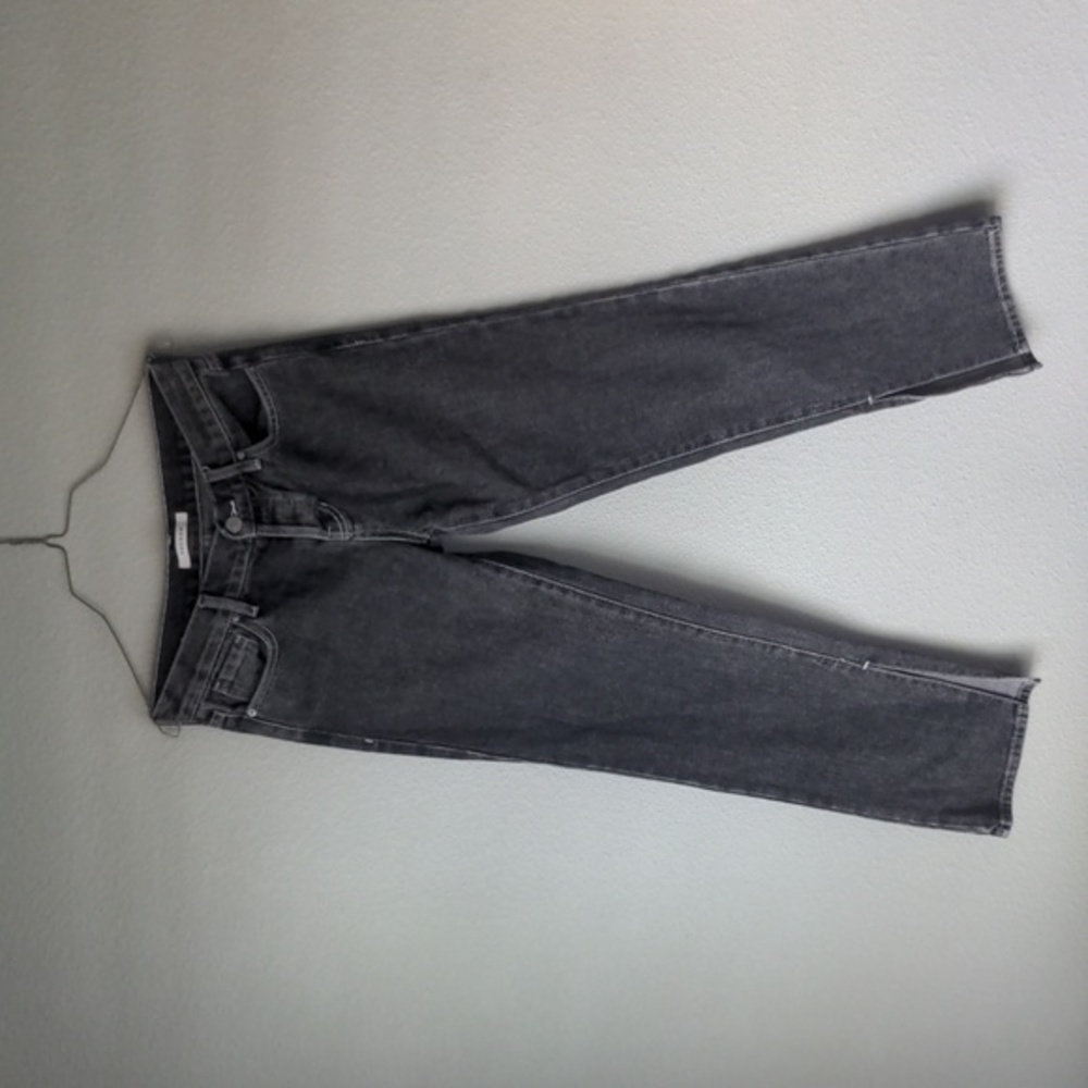 Low-rise washed out jeans